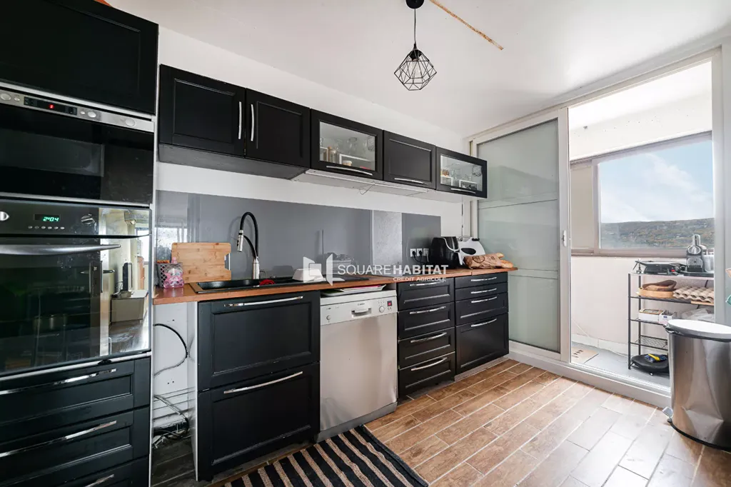 Cuisine - Appartement 5 Pièces avec Vue Panoramique à Apt