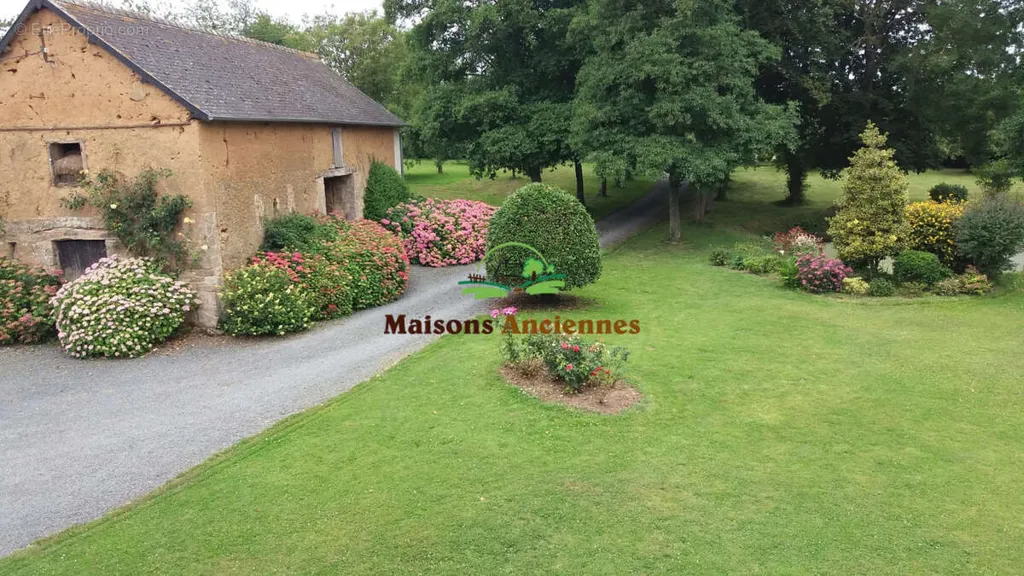 Vue aérienne - Maison Ancienne avec Parc Arboré à Isigny-sur-Mer