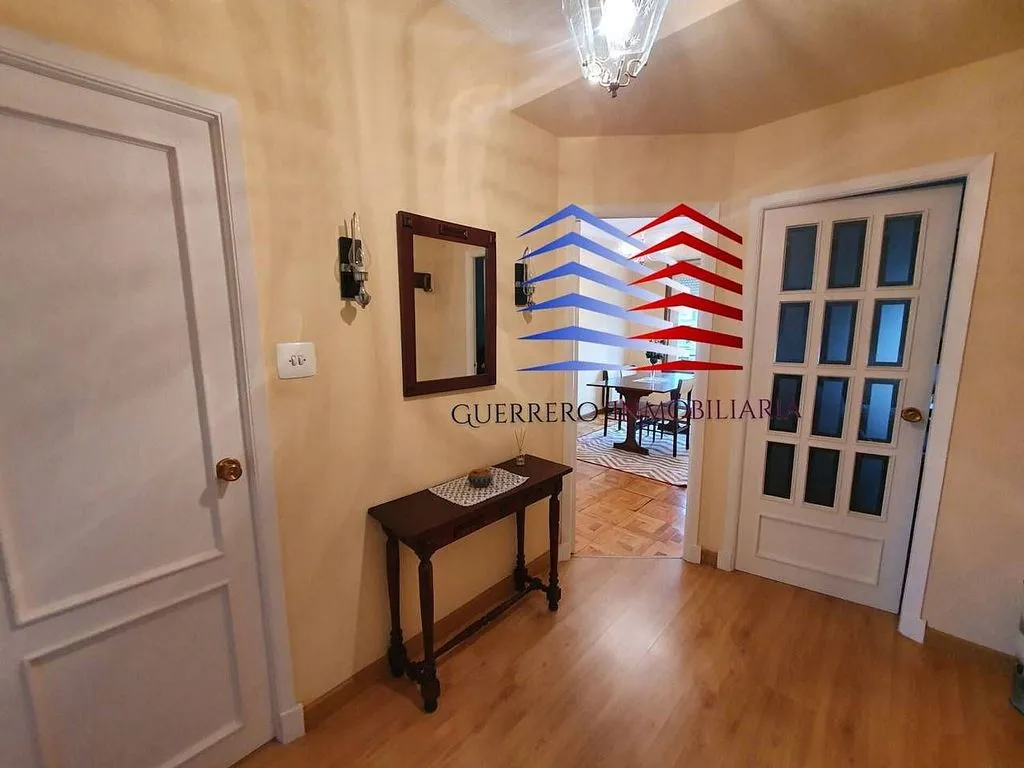 Entrée - Ample 1-Bedroom Apartment in University Area