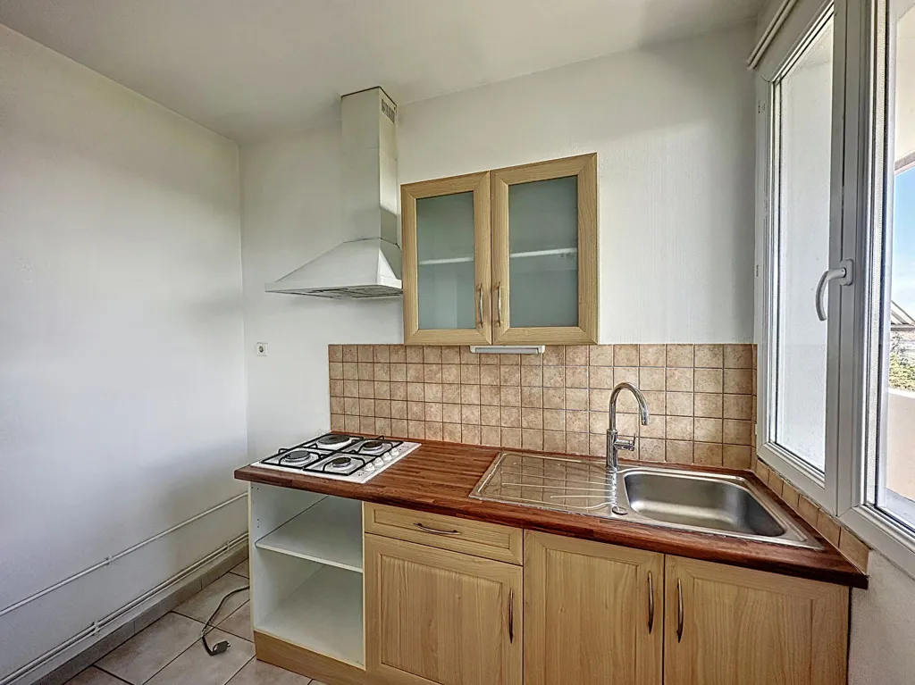 Köök - 2-Bedroom Apartment with Balcony in Montauban Centre