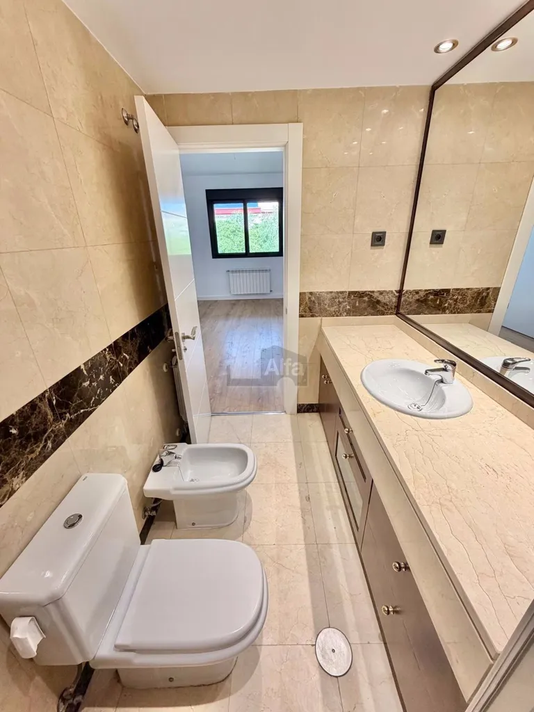 Vannitoad - Modern Flat with Terrace in Prado de Somosaguas