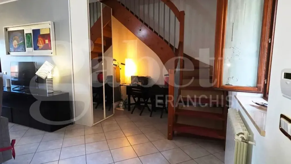 Elutuba - Apartment with Solar Panels in Marano Marchesato