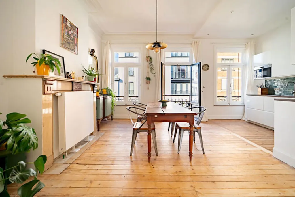 Söögituba - Duplex with Balcony in Saint Gilles