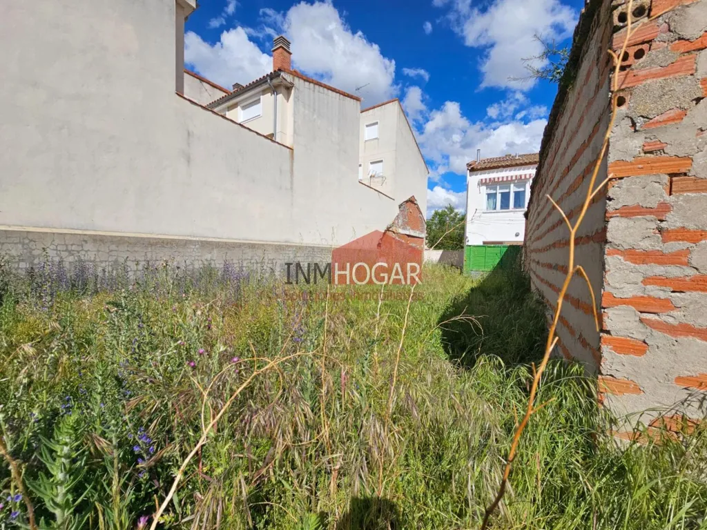 Garden - Urban Plot with Construction Potential in Sanchidrián