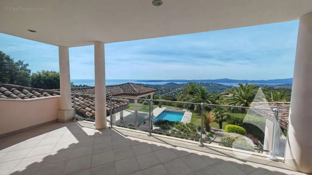 Terrasse - Villa avec Vue Mer Panoramique à Sainte-Maxime