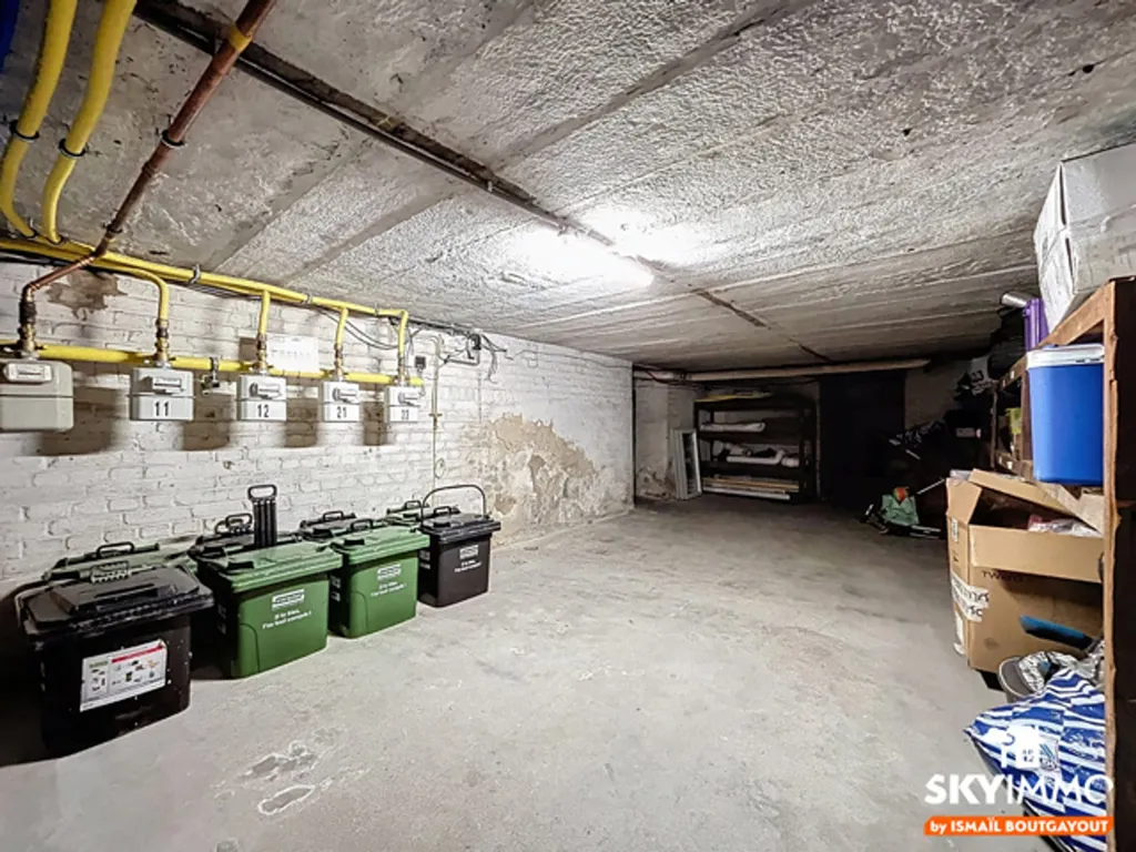 Garage - Spacious Apartment with Terrace in Seraing