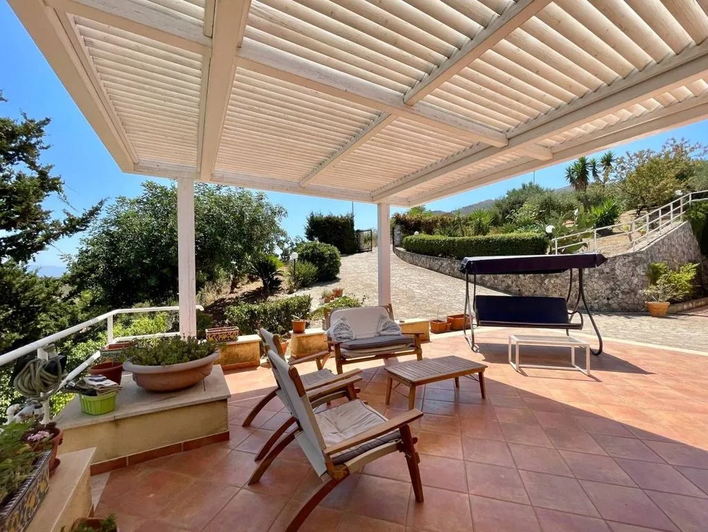 Terrace - Luxury Villa with Sea View in Conza, Sicily