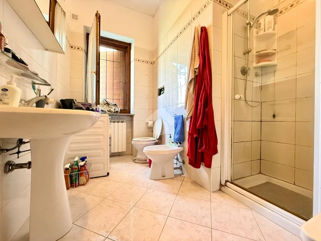 Salles de bain - Ground Floor Apartment with Garage in Vigasio