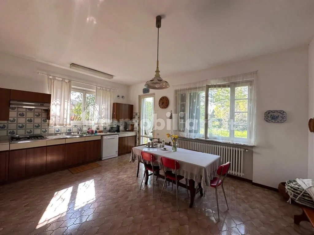 Salle à manger - Luxury Villa with Private Garden in Mozzo