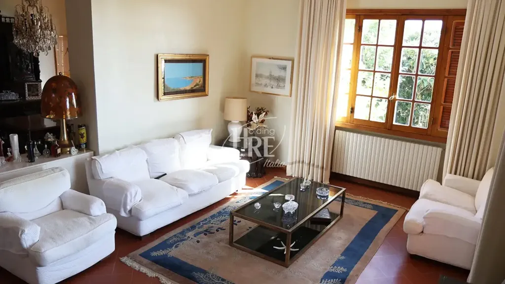 Séjour - Architectural Villa with Central Staircase in Amantea