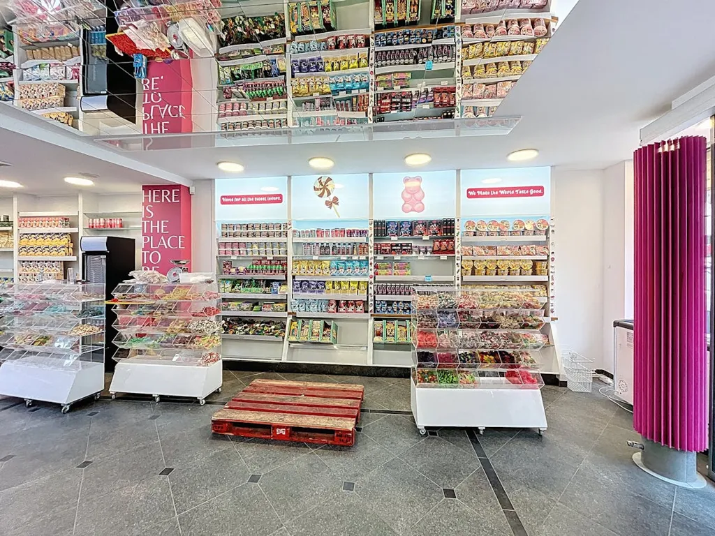 Toad - Commercial Space with Large Frontage in Brussels