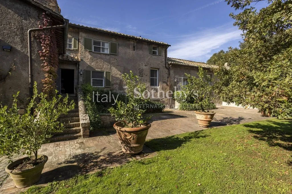 Jardin - 17th-Century Villa with Private Chapel in Rome
