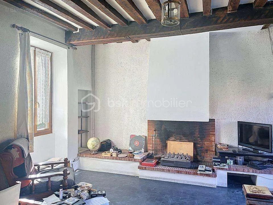 Living Room - Historic 7-Piece House near Chambly