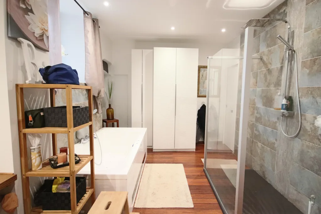 Bathrooms - Charming Townhouse in Riom Centre