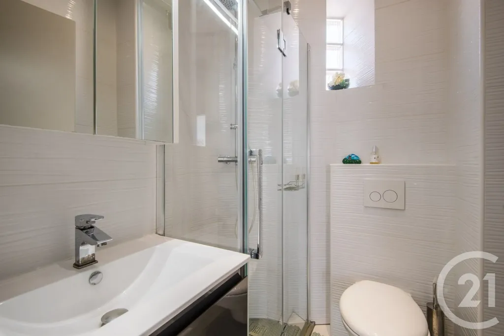 Vannitoad - 4-Bedroom Apartment with Terrace in Nice