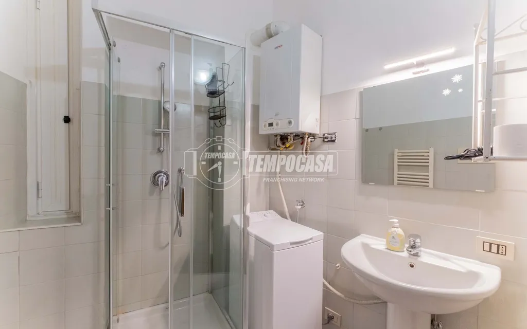Salles de bain - Armed Two-Bedroom Apartment in Milan