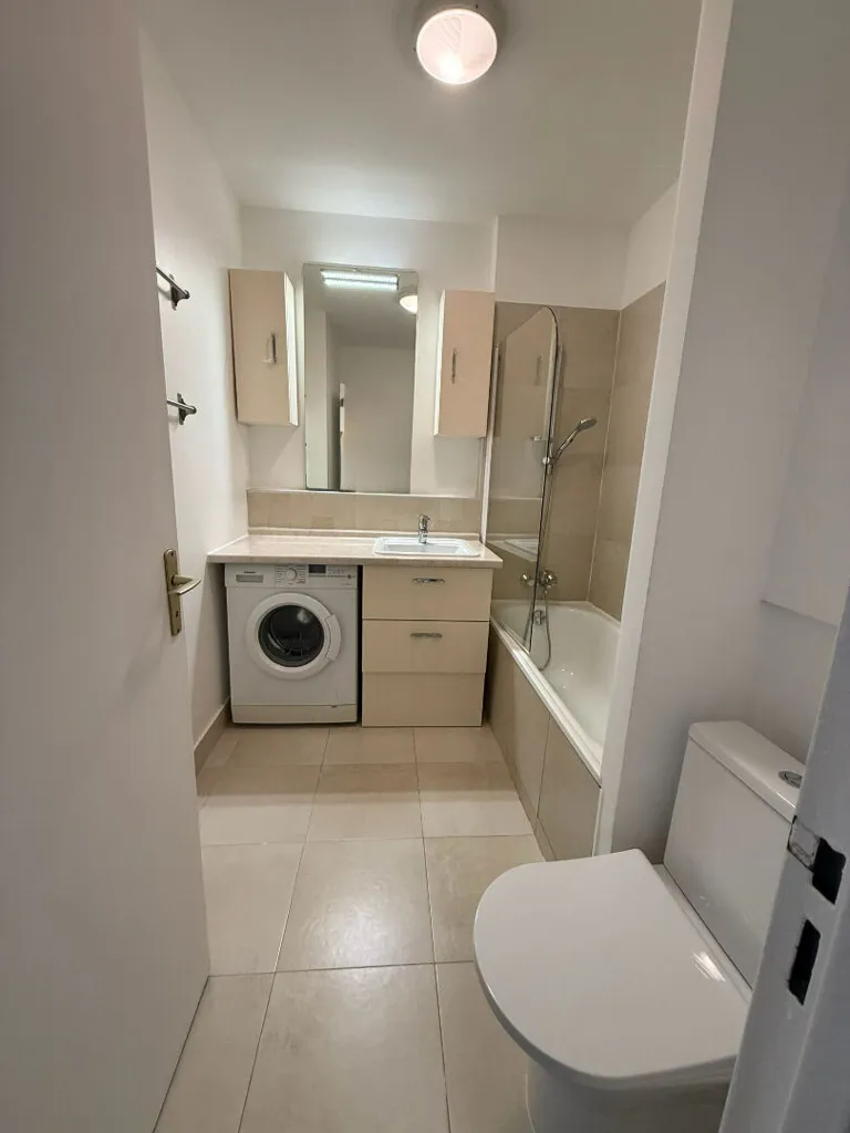 Salles de bain - Studio Lumineux Avenue René Coty à Paris 14e