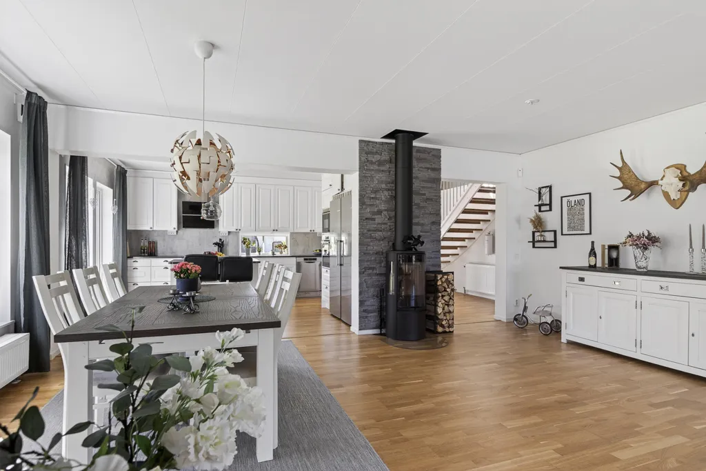 Söögituba - 5-Bedroom Villa with Double Garage in Saxnäs