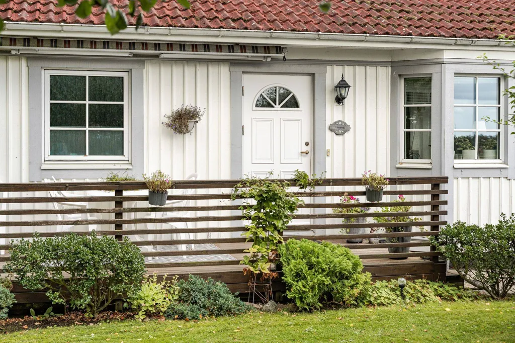 Exterior - One-Storey Villa with Garden in Skara