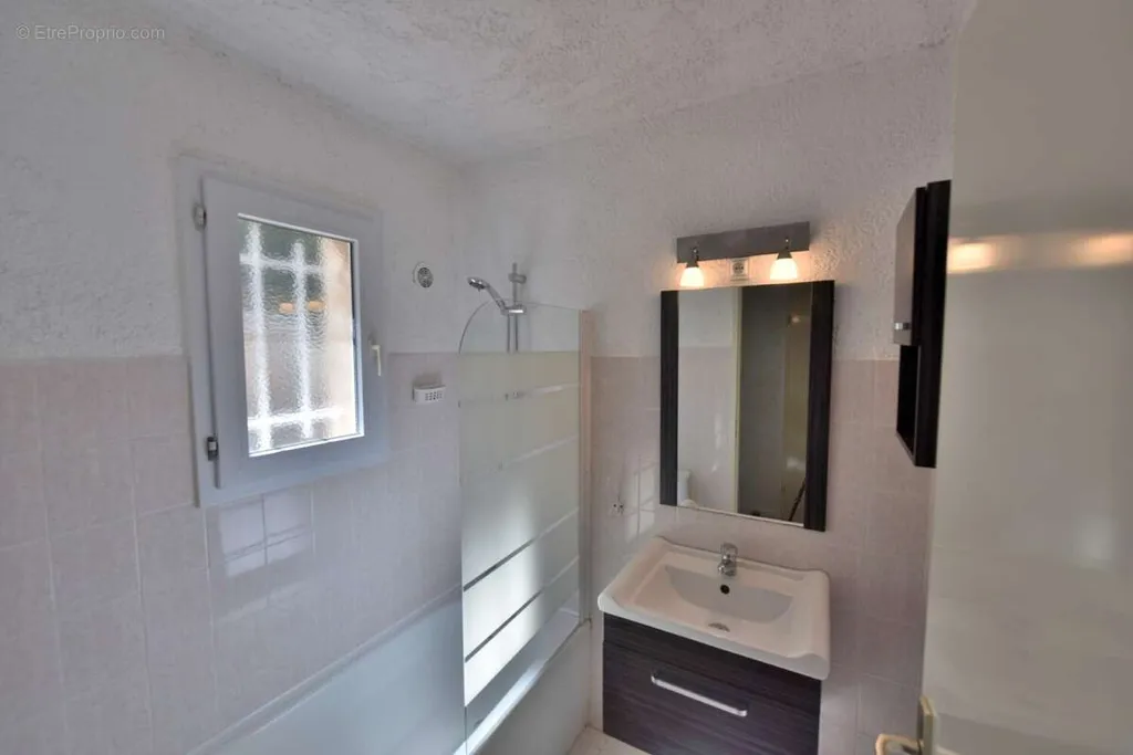 Vannitoad - Apartment with Sea View and Pool in Monticello
