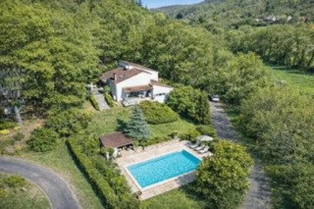 Vue aérienne - Maison avec Vue sur la Vallée à Calamane