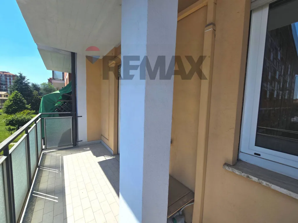 Rõdu - Spacious Triplex with Balcony in Milan