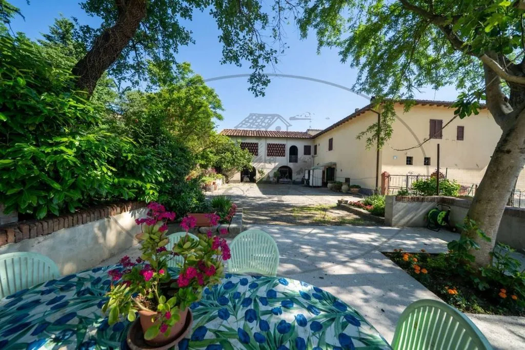 Terrass - Rustic Farmhouse with Multiple Uses in Figline Valdarno