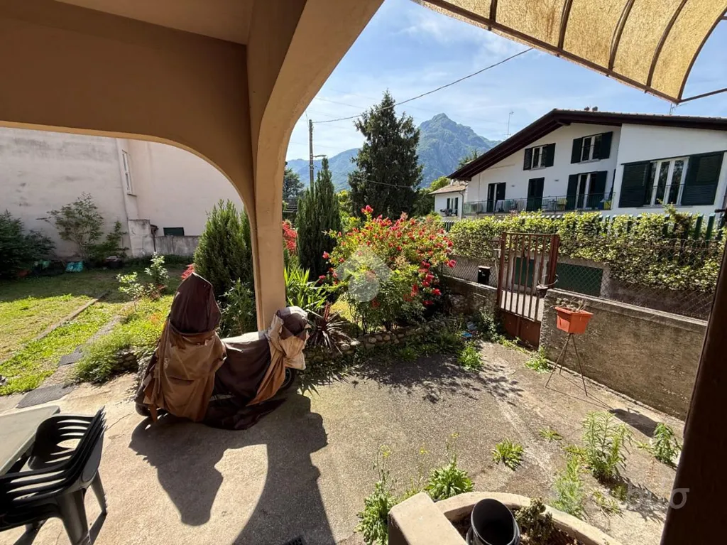 Terrasse - Three-Bedroom Apartment with Private Garden in Lecco