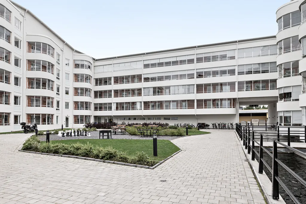 Aed - Modern Flat with Balconies in Kuststad