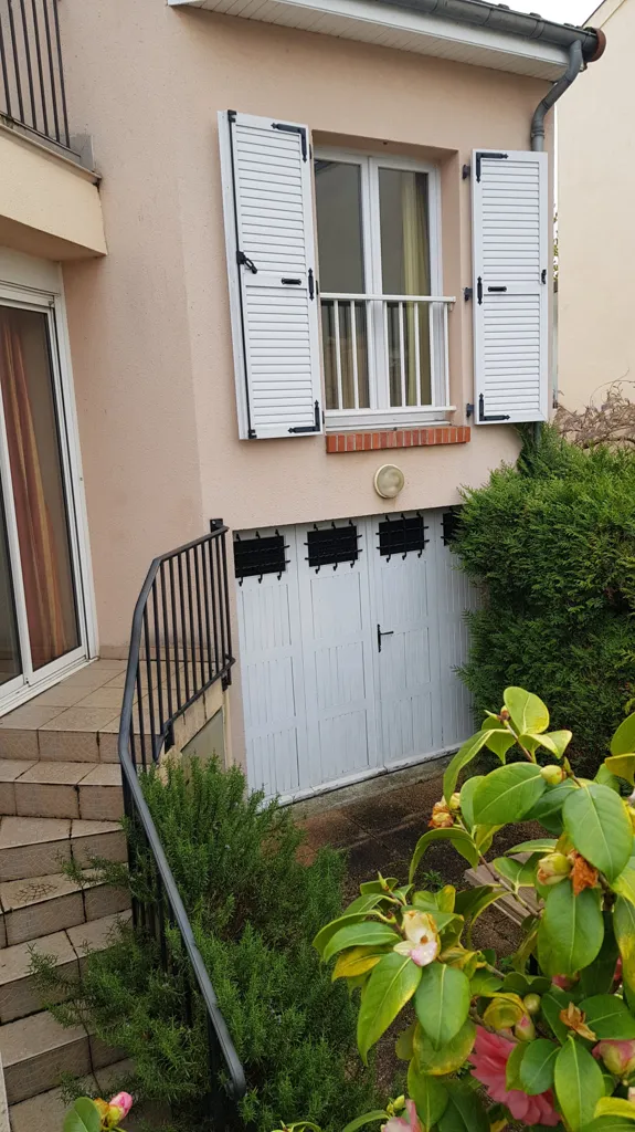 Extérieur - Maison Rénovée avec Jardin à Rueil-Malmaison