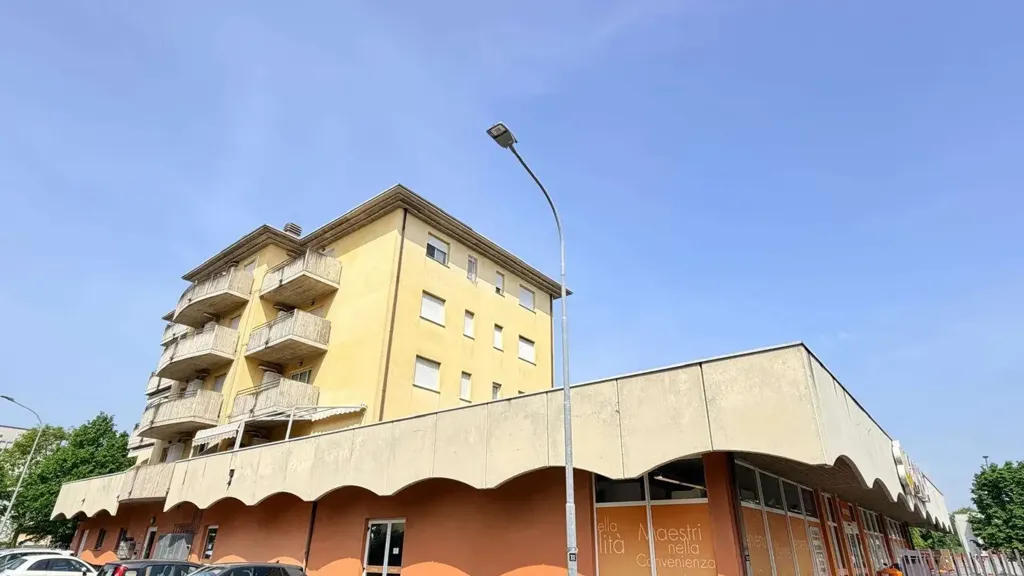 Extérieur - Twin-Storey Apartment with Balcony in Dalmine