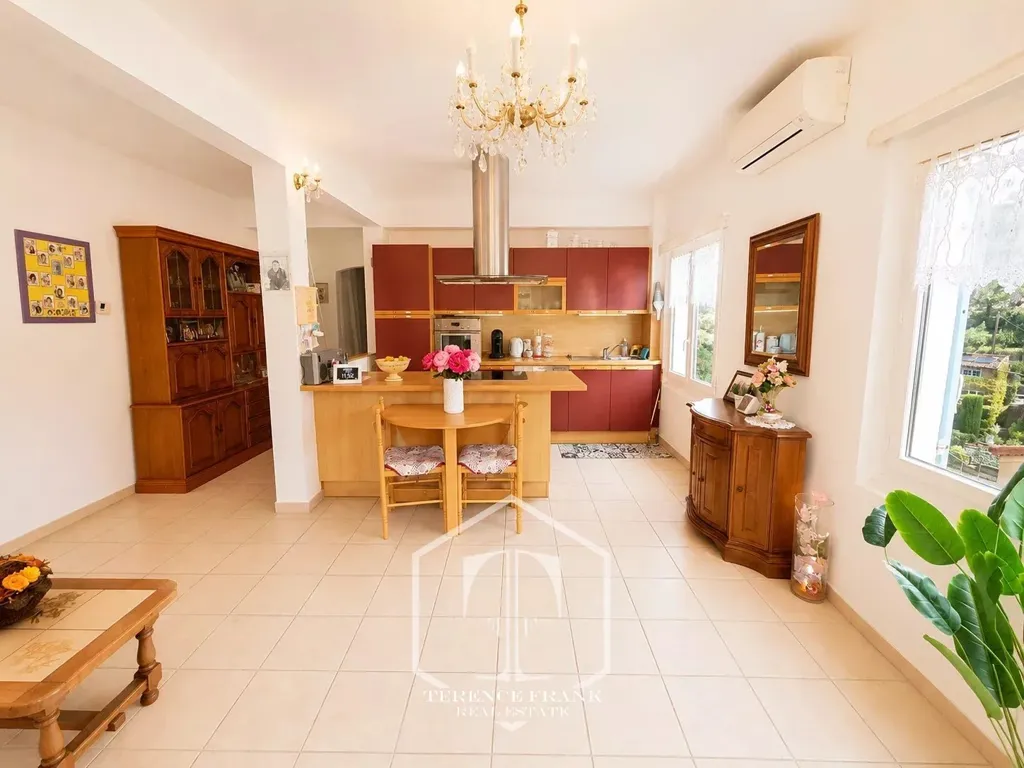 Cuisine - Appartement avec Piscine et Terrasse à Aspremont