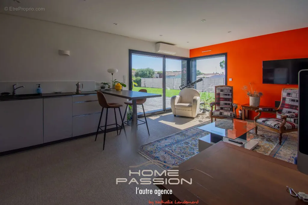 Maison 8 pièces à Cozes
