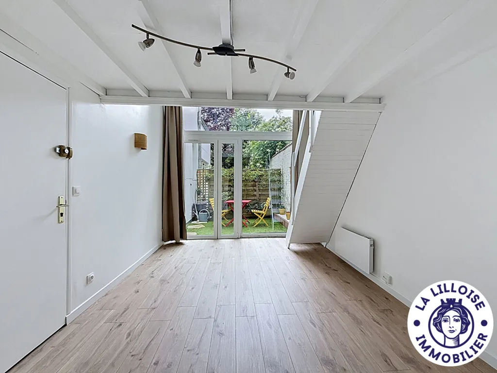 Esik - Charming Studio with Courtyard in University Area
