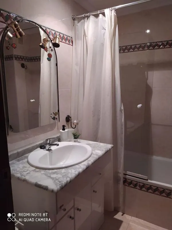 Vannitoad - Spacious Apartment with Pool in Pajaritos, Granada