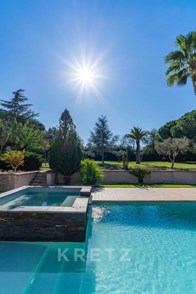Piscine - Villa avec Parc Boisé à Vias