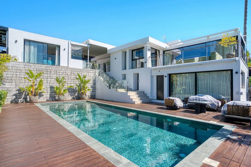 Bassein - Luxury Villa with Pool in East Marbella