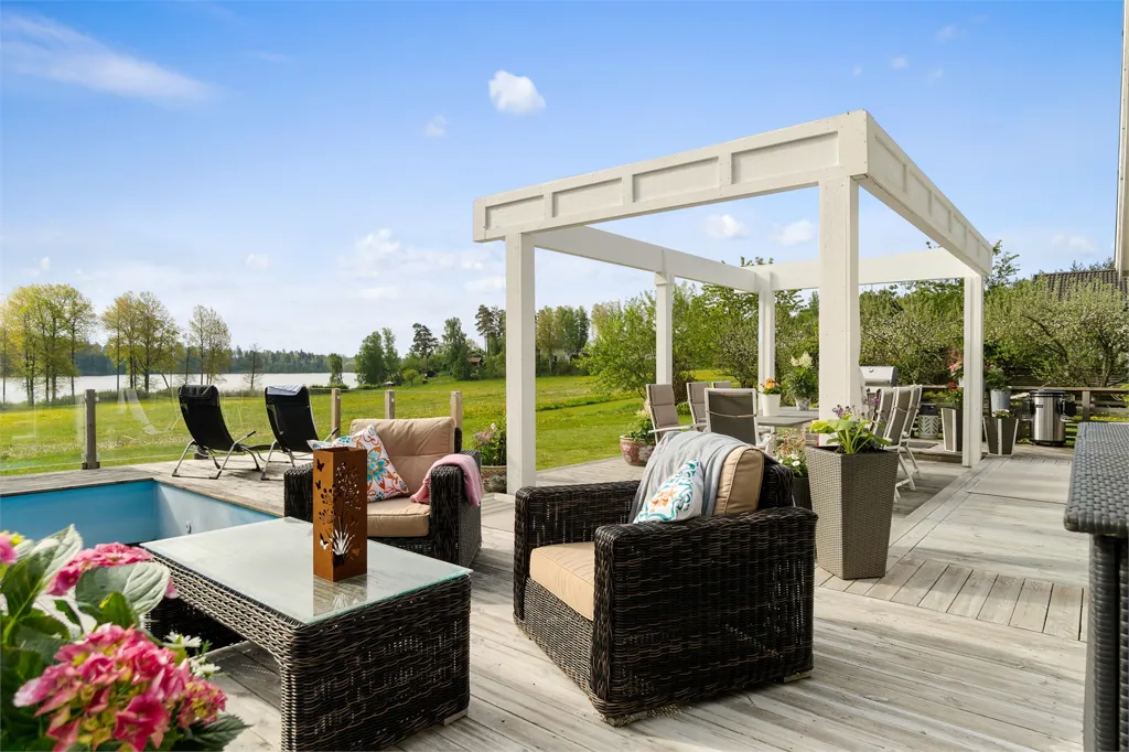 Terrasse - 1-Storey Villa with Lake View in Nykvarn