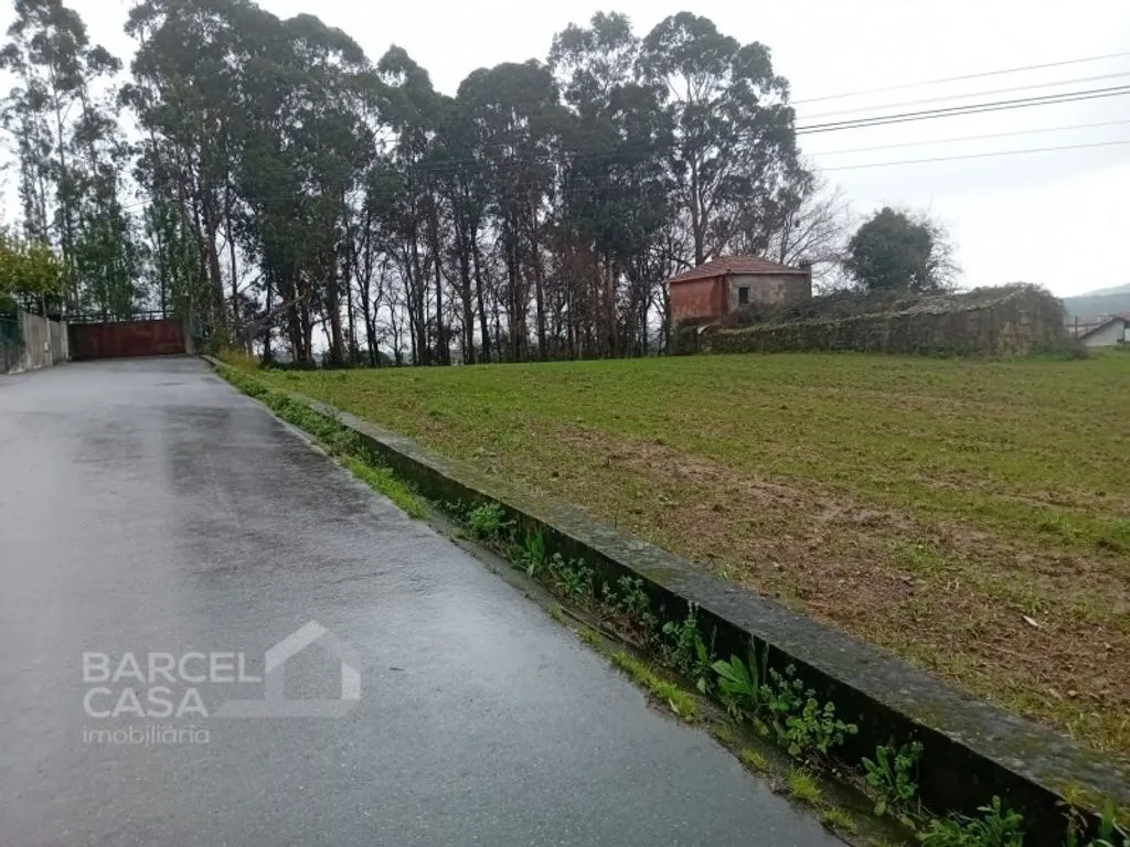 Giardino - Development Land with Road Frontage in Barcelos