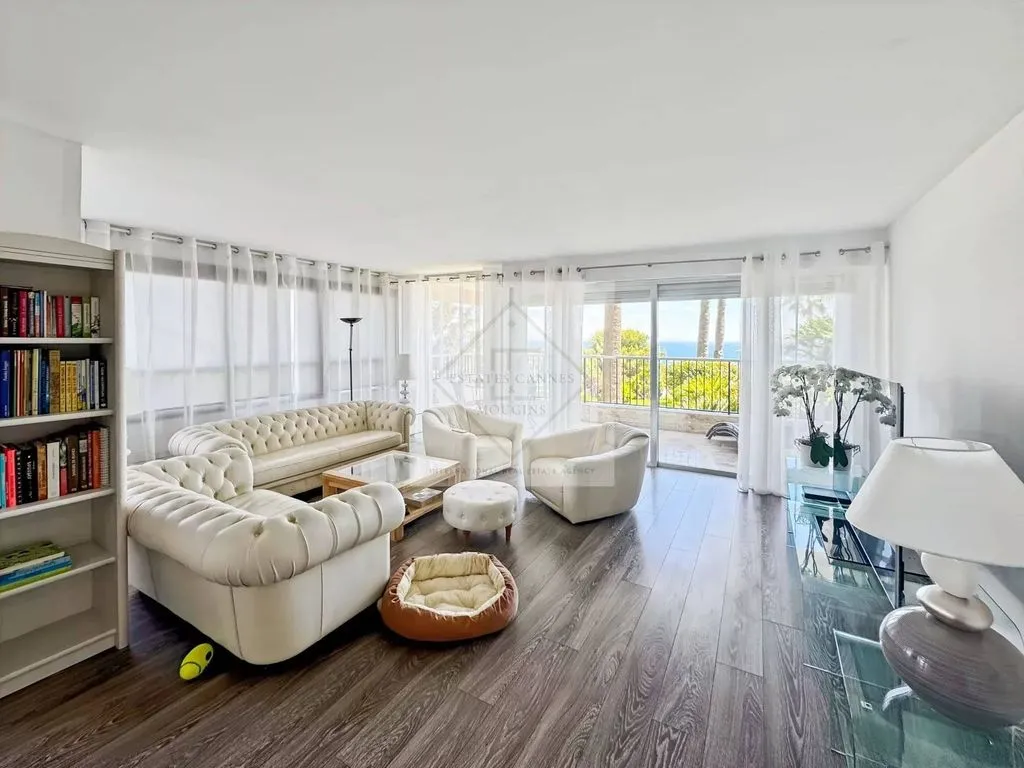 Living Room - Luxury Apartment with Pools in Cannes