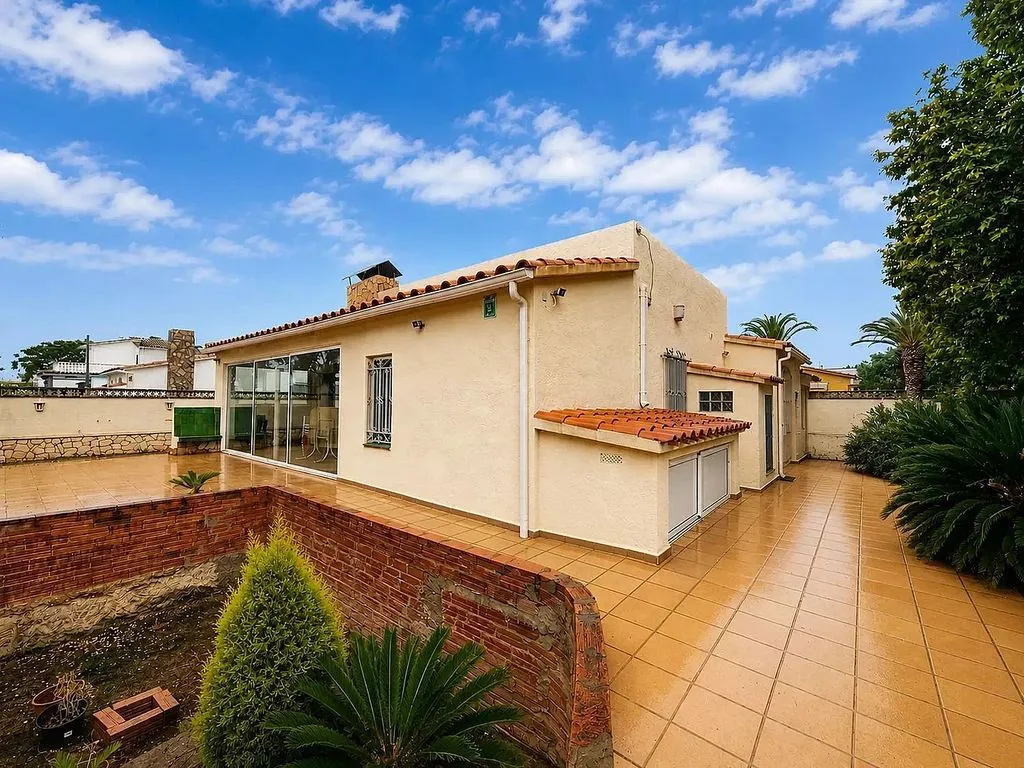 Jardin - Chalet with Terrace and Garage in Empuriabrava
