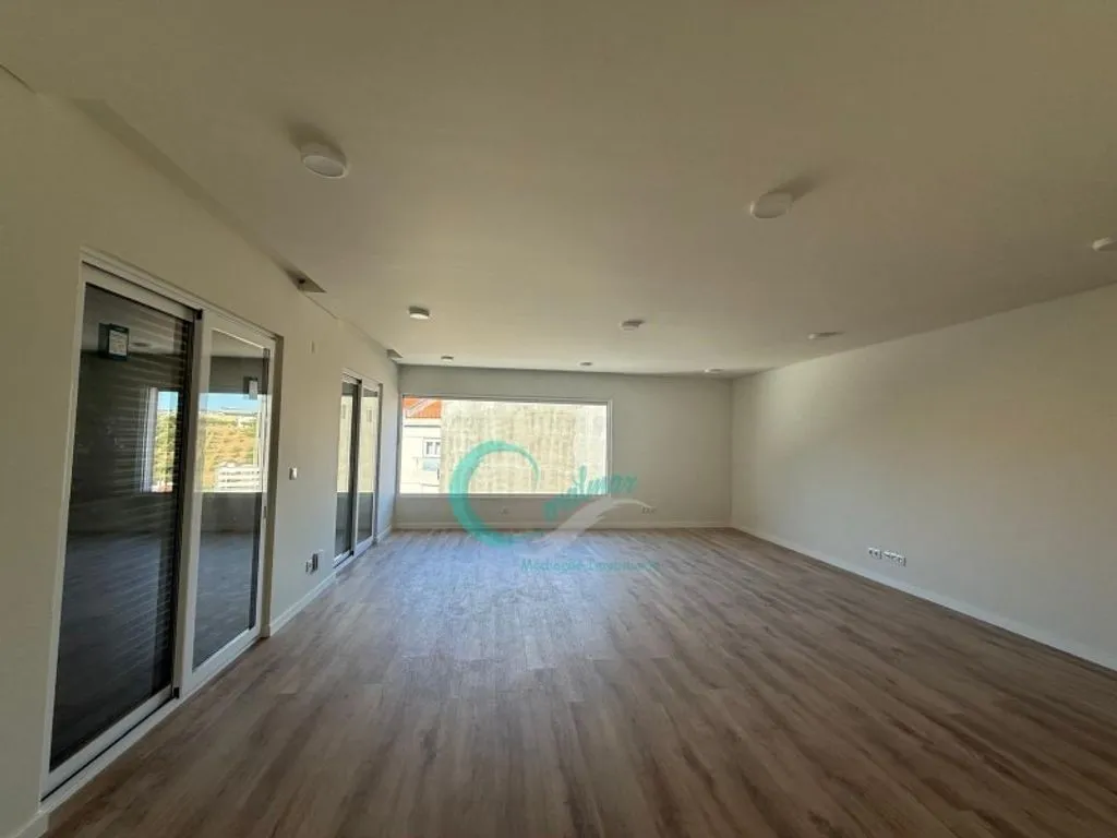 Elutuba - Luxury Apartment with Terrace in Almada