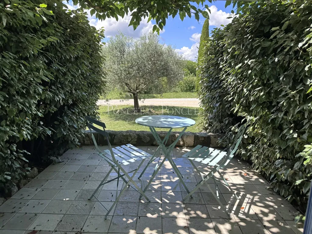 Terrasse - Vignoble avec Piscine près d'Uzès