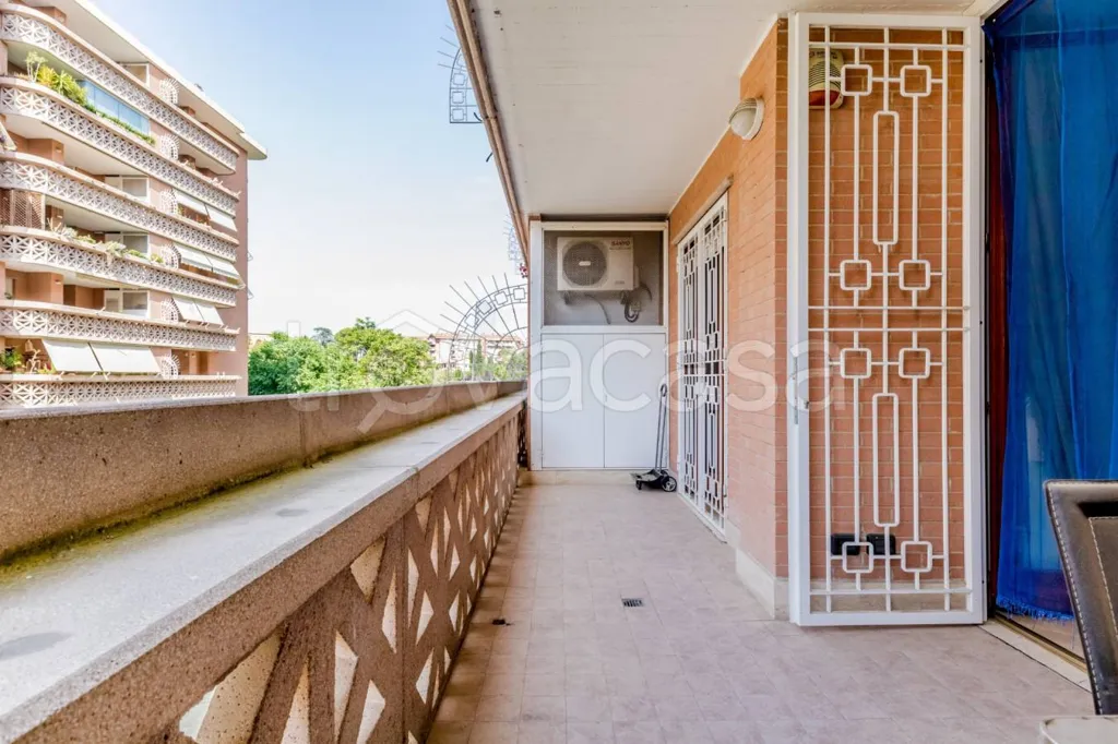 Balcone - Villa with Garden and Pool in San Giusto Canavese