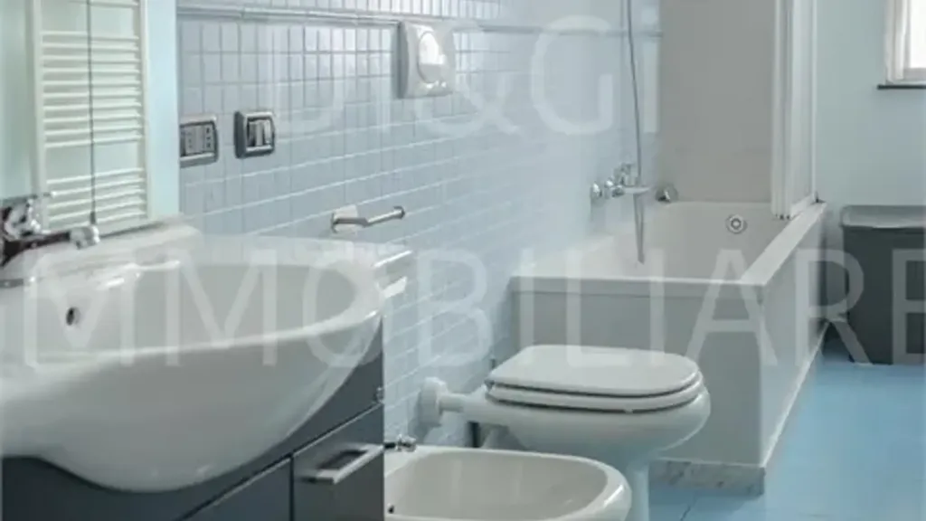 Salles de bain - Spacious 2-Bedroom Apartment with Terrace in Albenga