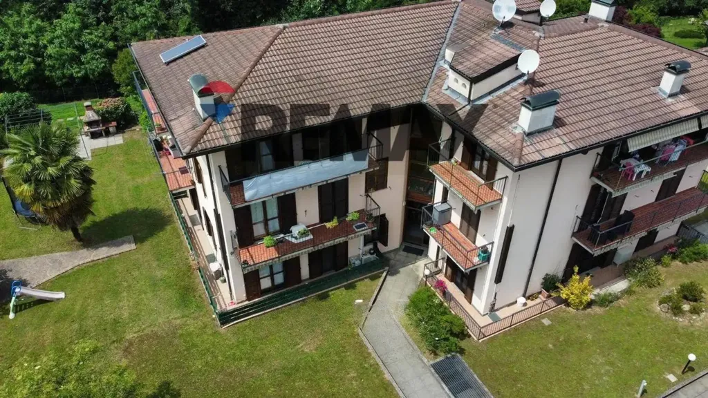 Õhuvaade - Tranquil 3-Bedroom Apartment with Garden in Malnate