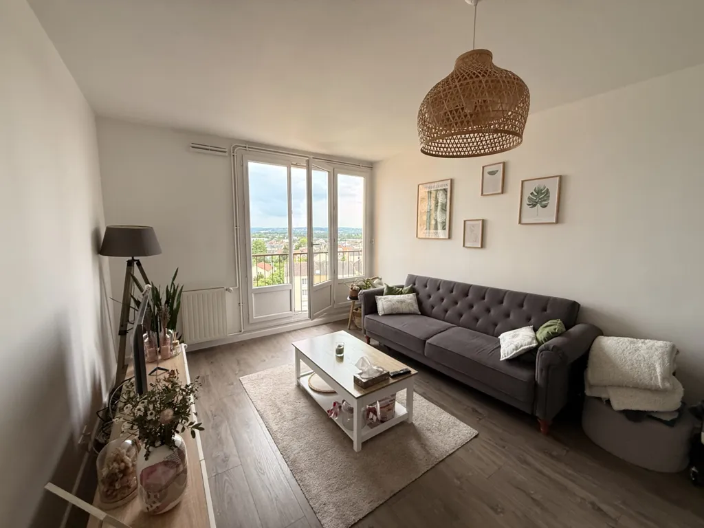 Elutuba - Bright Three-Piece Apartment with Balcony in Le Mans