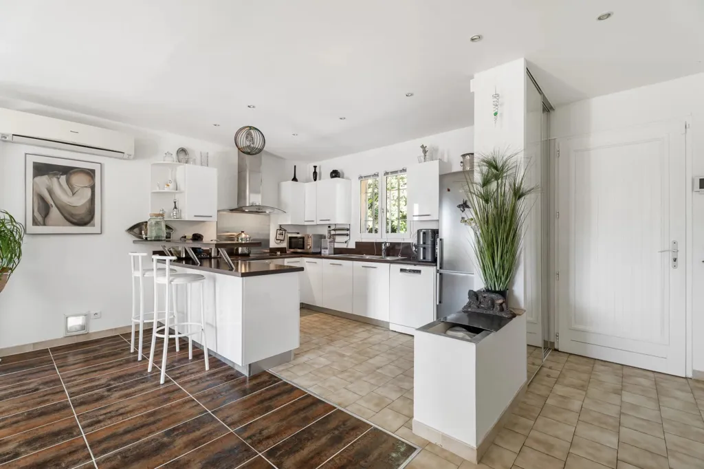 Cuisine - Villa avec Piscine à Bois Fleuri, Biot