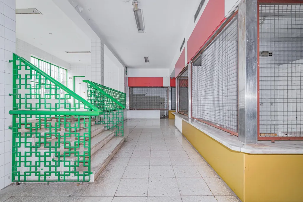 Pièces - Edified Plot with Market in Málaga