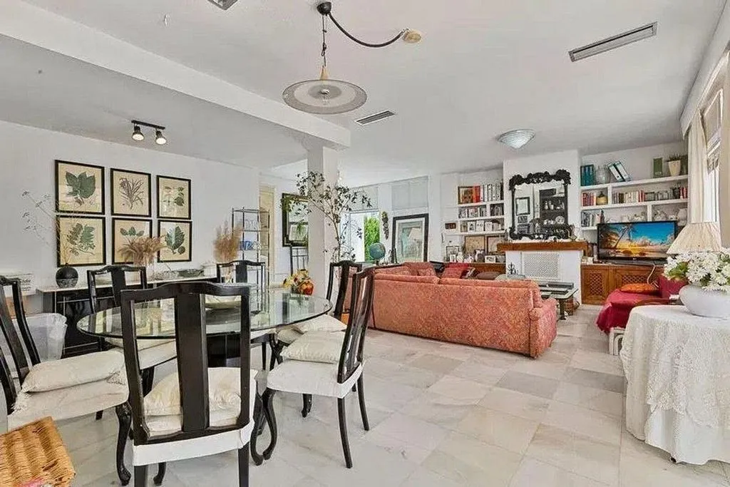 Chalet with Pool and Terrace in Casco Antiguo